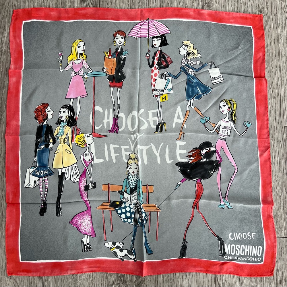 Moschino Cheap and Chic Silk Scarf Larioseta como